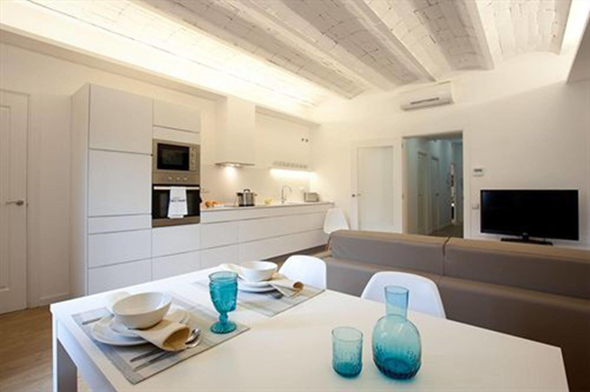Rent Top Apartments Near Plaza De Catalunya Барселона Экстерьер фото