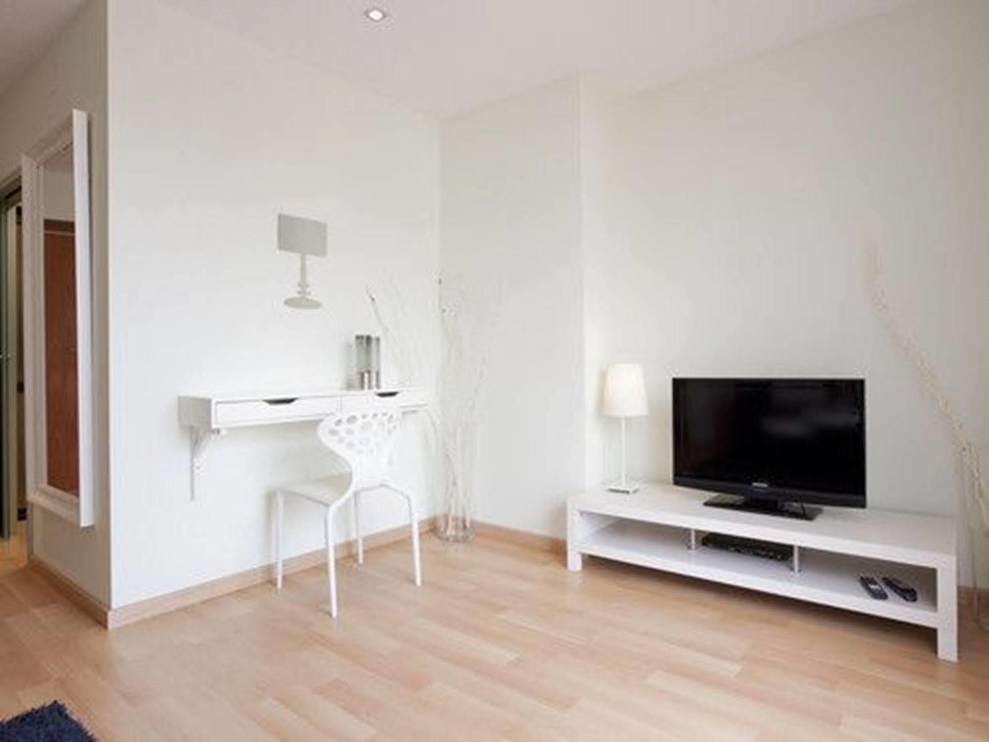 Rent Top Apartments Near Plaza De Catalunya Барселона Экстерьер фото