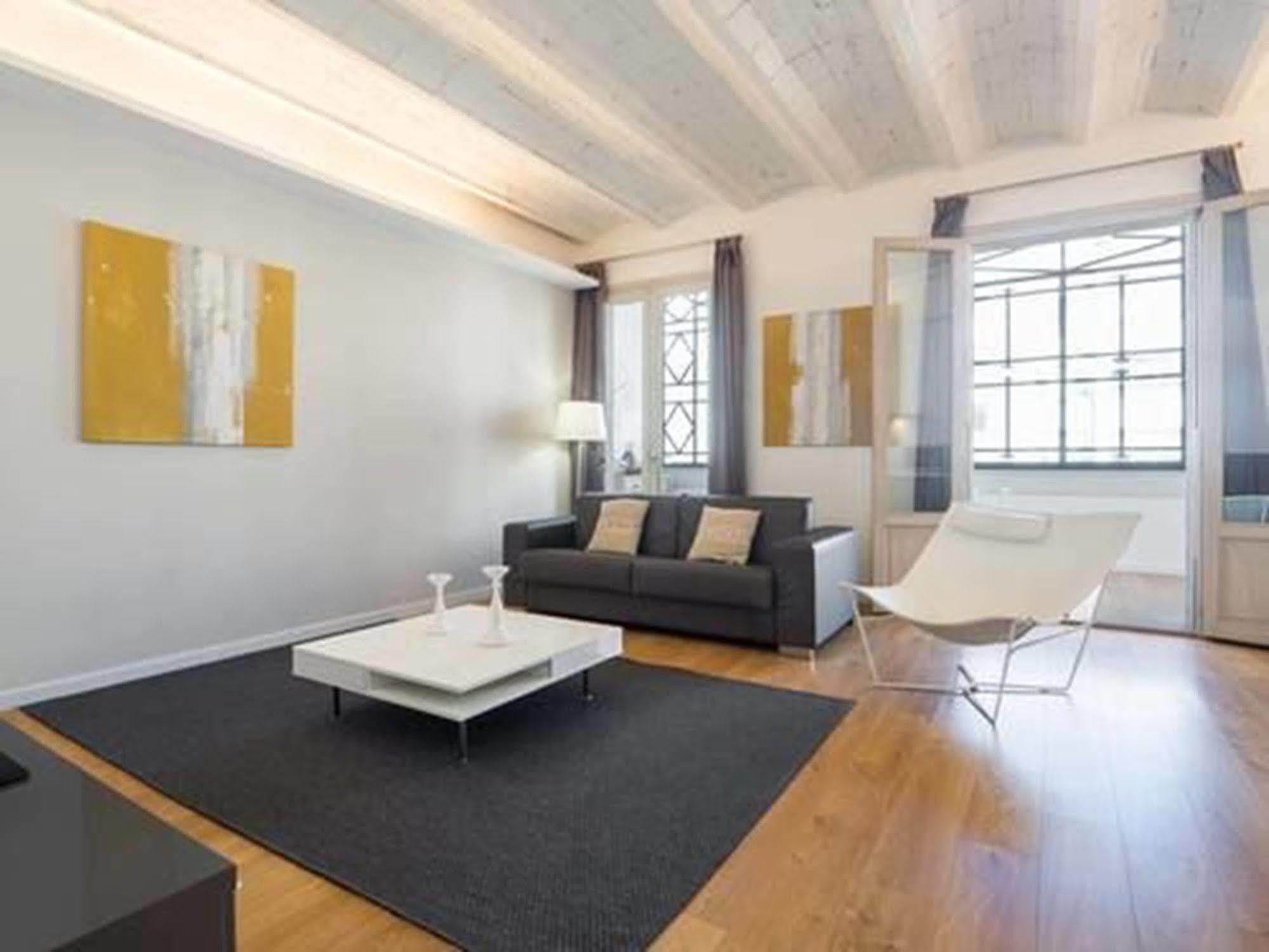 Rent Top Apartments Near Plaza De Catalunya Барселона Экстерьер фото