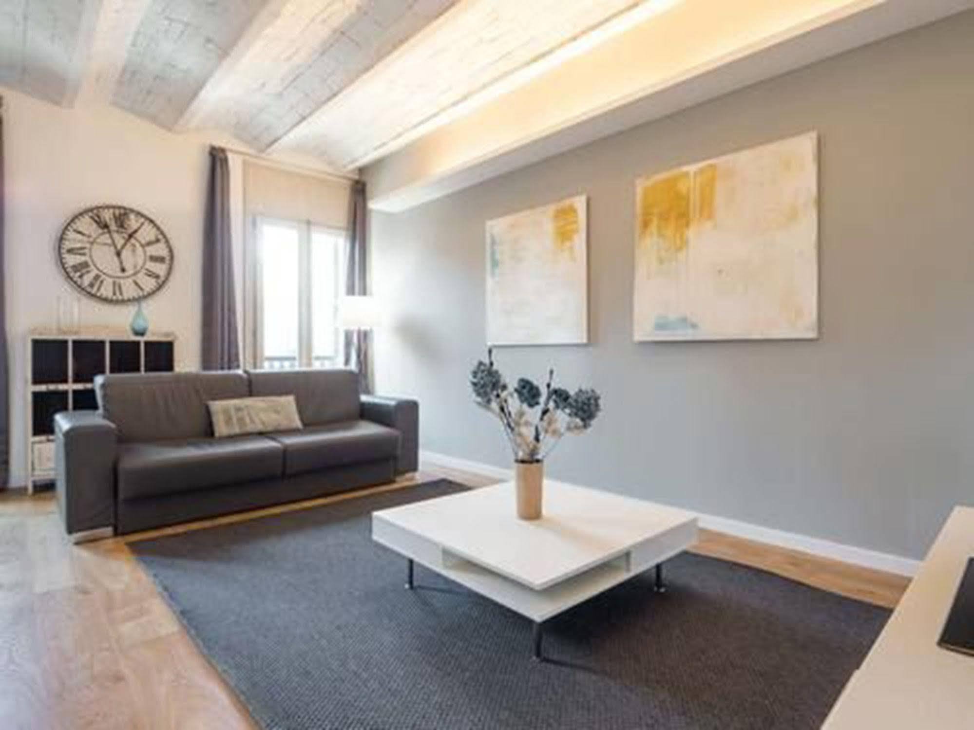 Rent Top Apartments Near Plaza De Catalunya Барселона Экстерьер фото