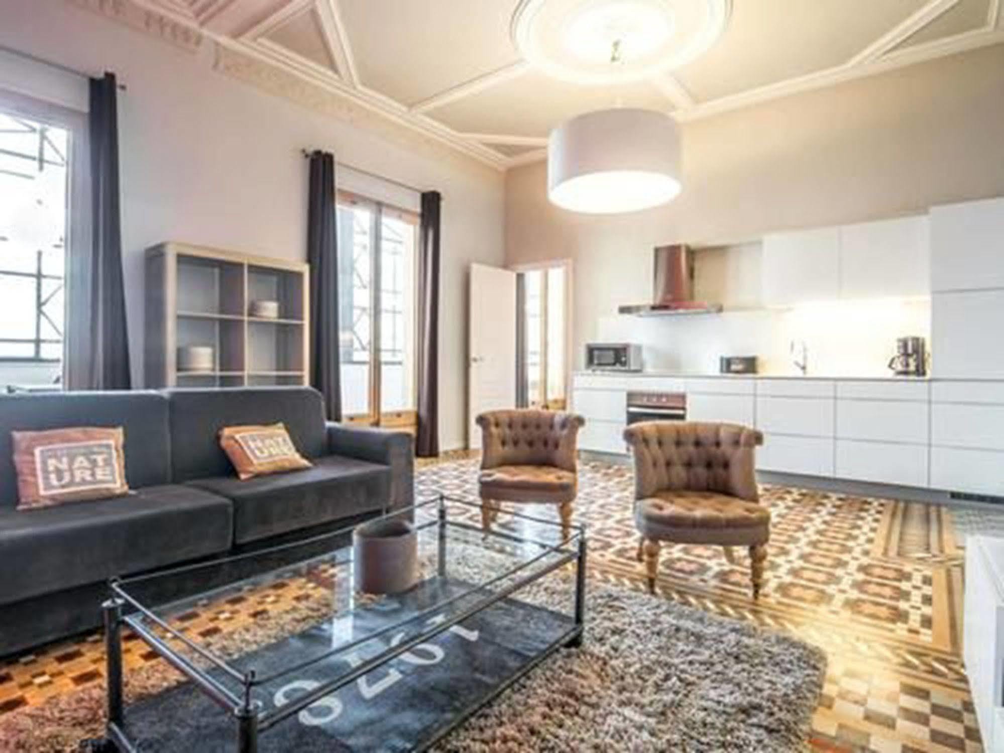 Rent Top Apartments Near Plaza De Catalunya Барселона Экстерьер фото